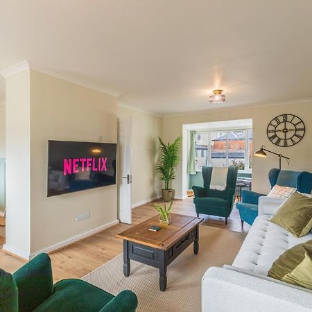 4 Bed City House With Private Garden And Parking Winchester Kültér fotó