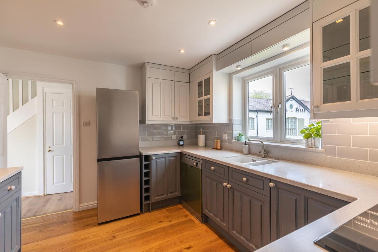 4 Bed City House With Private Garden And Parking Winchester Kültér fotó