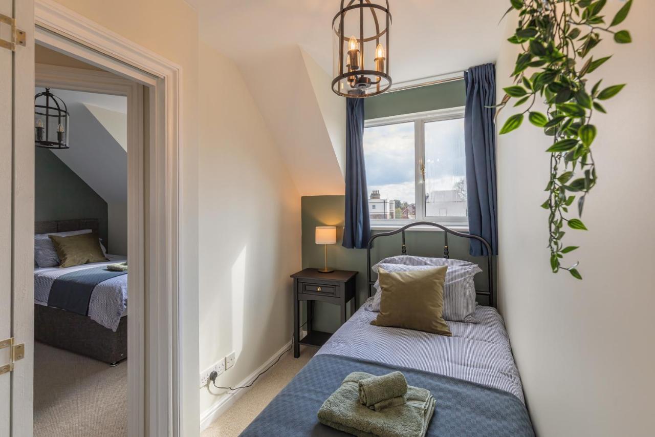4 Bed City House With Private Garden And Parking Winchester Kültér fotó
