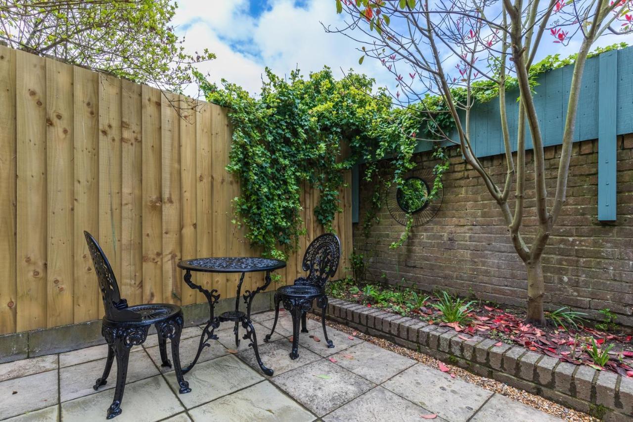 4 Bed City House With Private Garden And Parking Winchester Kültér fotó
