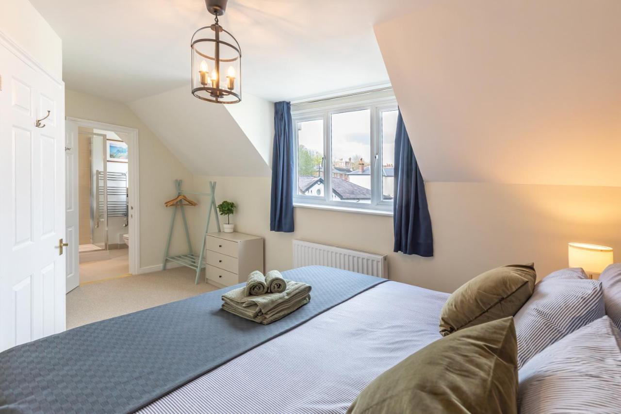 4 Bed City House With Private Garden And Parking Winchester Kültér fotó