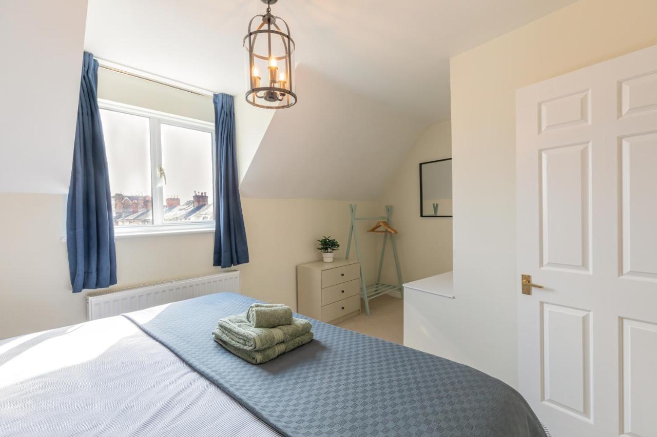 4 Bed City House With Private Garden And Parking Winchester Kültér fotó