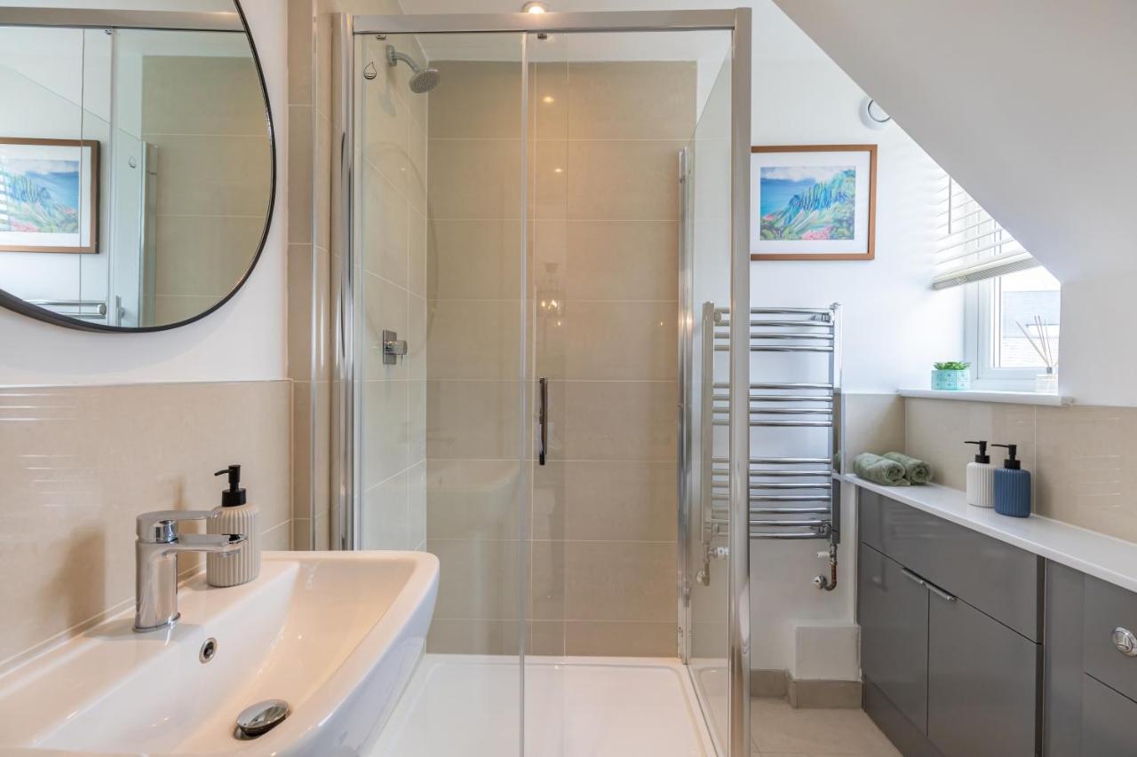 4 Bed City House With Private Garden And Parking Winchester Kültér fotó