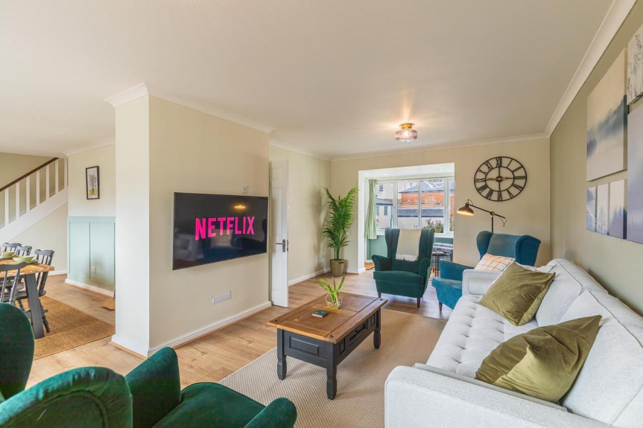 4 Bed City House With Private Garden And Parking Winchester Kültér fotó